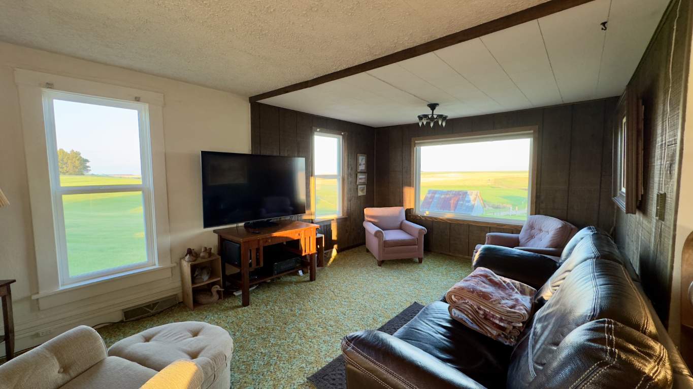 Betty's Hunting Lodge living room